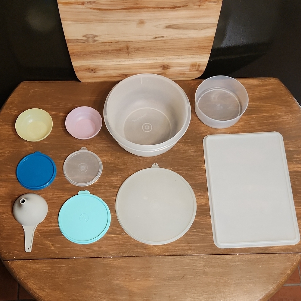 Tupperware Mixed Sizes Lids And Bowl Kitchen Storage Meat Keeper  Snack